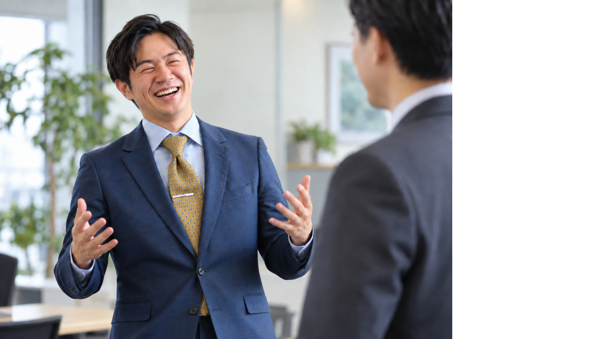 笑顔で相談に応えるスタッフ